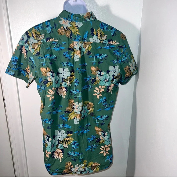Arizona Jeans ,medium men’s Hawaiian short sleeve button front top pocket - Picture 2 of 9